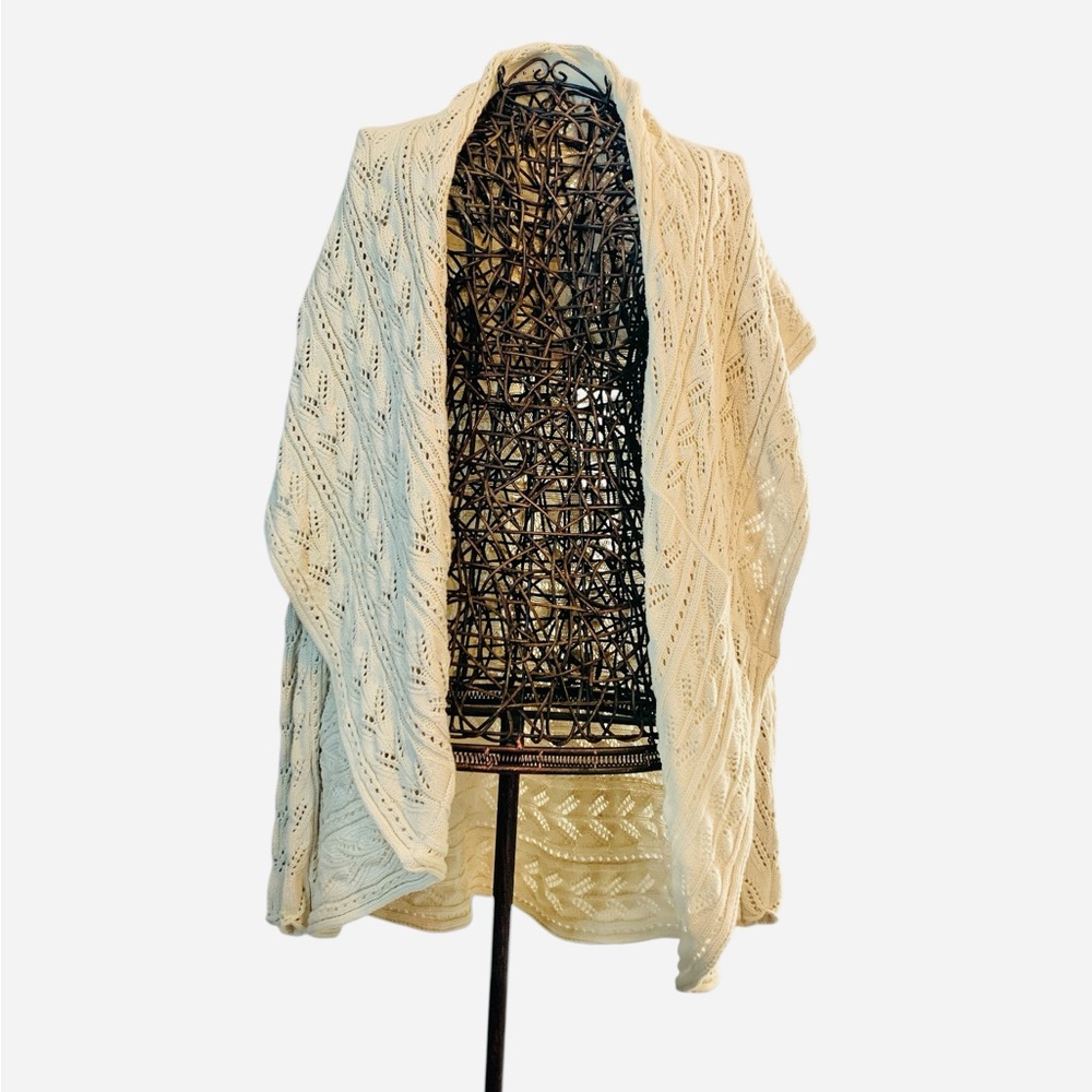 Cabi Women’s Beige Circle Cable Knit Cardigan Sweater. Size L - Picture 5 of 12